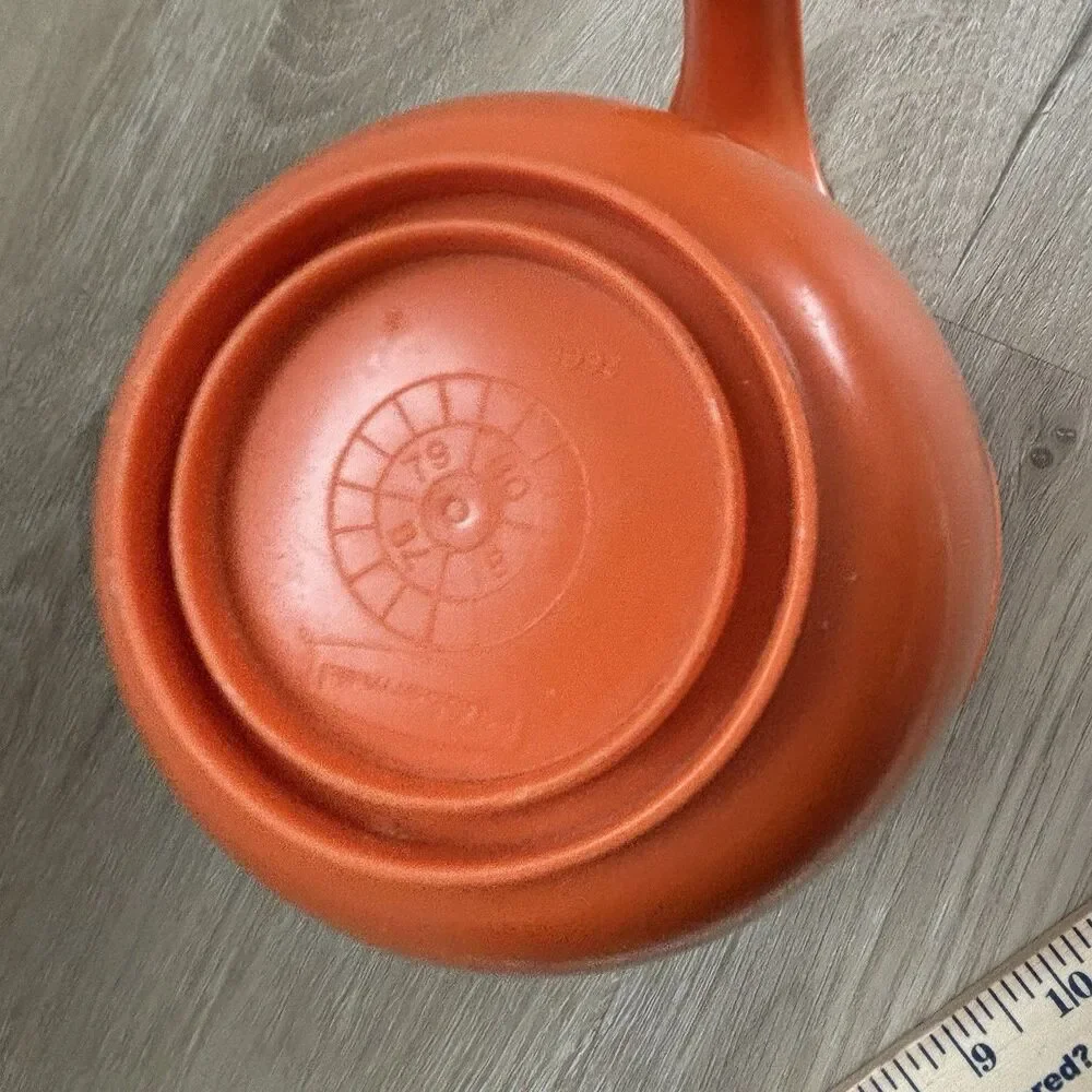 VTG Rubbermaid Grip N Mix Orange Batter Bowl 2661 Measuring PitcherSpout 1Qt 70s